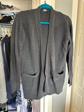 Denver Hayes Open-Front Gray Knit Cardigan with Pockets